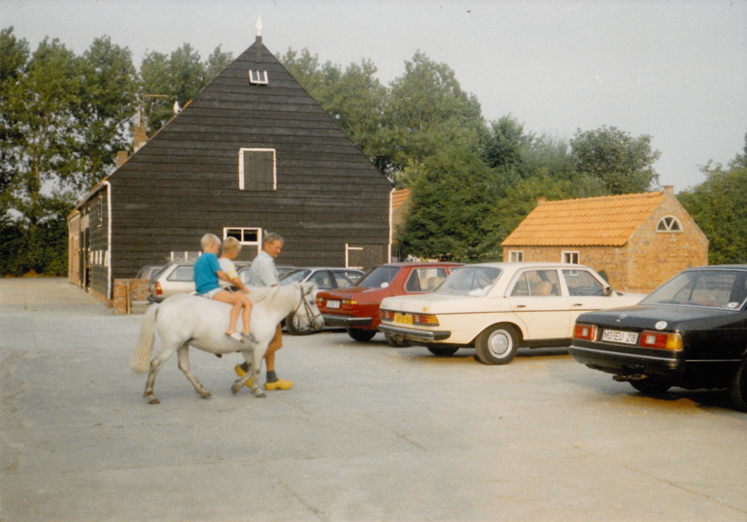 Floor met Stefan en vriendje van de camping op Sarina