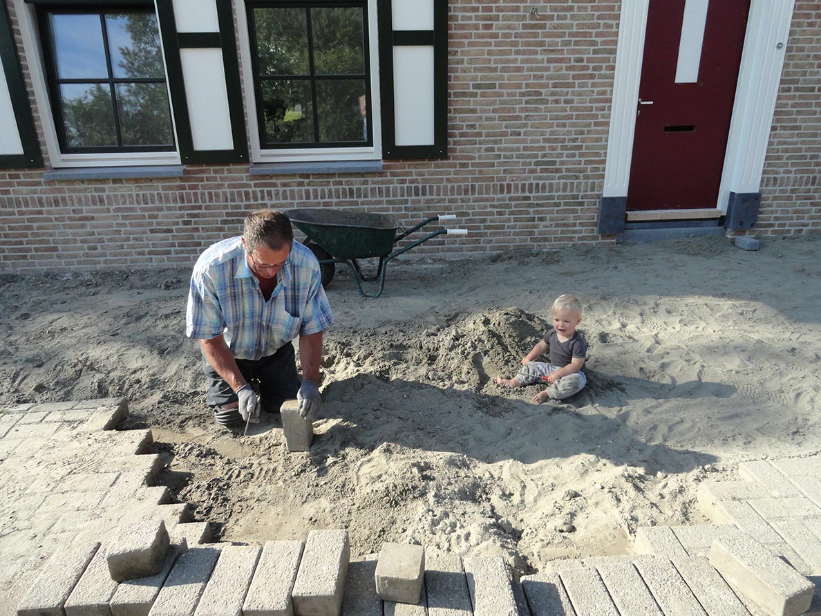 Piet-met-Sem-op-de-boerderij-aan-het-werk